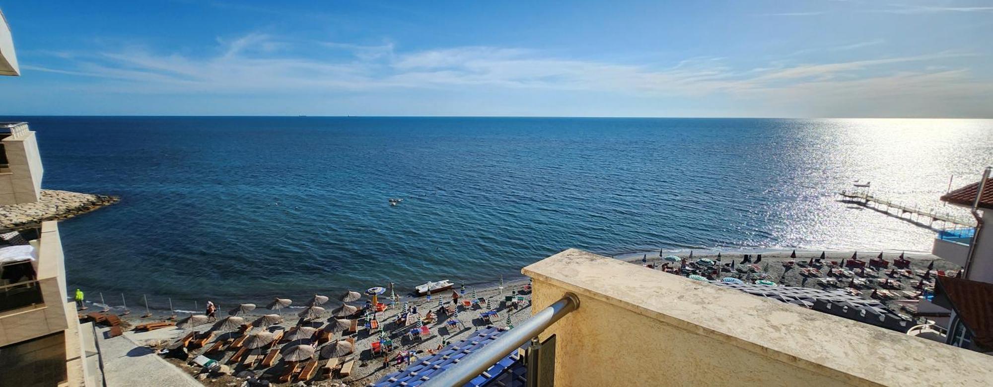 La Dolce Vita Durres Bagian luar foto